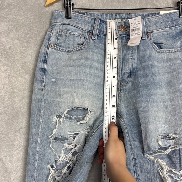 ✨ 2/$35 American Eagle Outfitters Womens Size 2 Regular Tomgirl Jeans Distressed - Picture 7 of 8